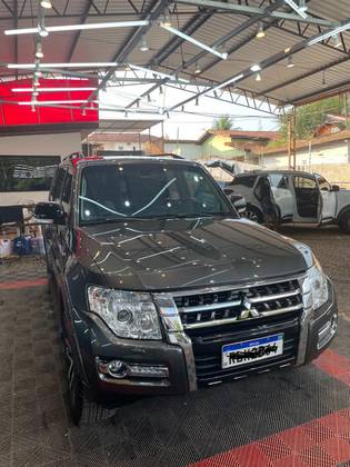 MITSUBISHI PAJERO FULL 3.2 HPE 4X4 16V TURBO INTERCOOLER DIESEL LEGEND EDITION 4P AUTOMÁTICO MITSUBISHI PAJERO FULL 3.2 HPE 4X4 16V TURBO INTERCOOLER DIESEL LEGEND EDITION 4P AUTOMÁTICO